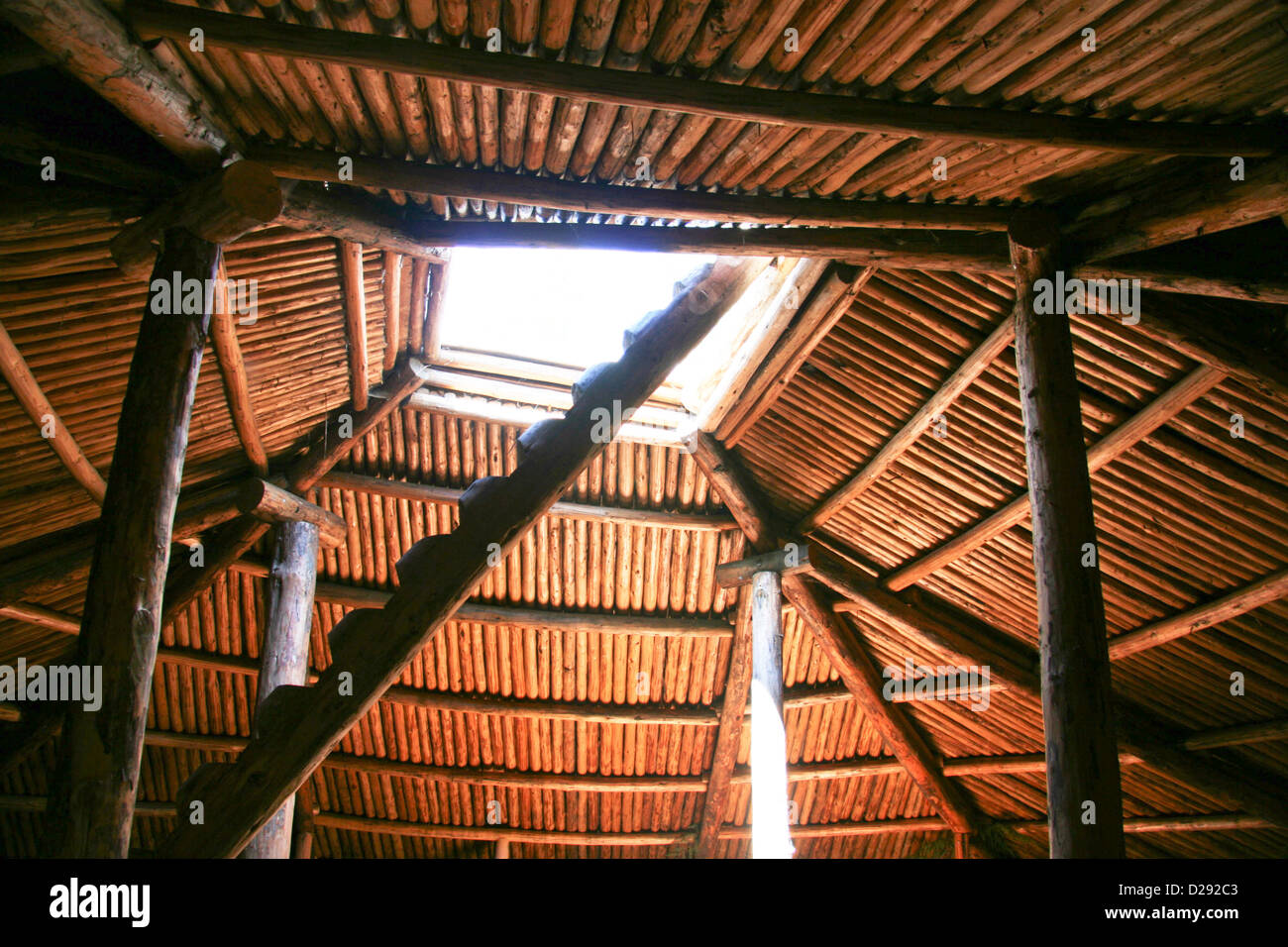 Innenseite Grubenhaus am Willen "Imc Kulturerlebnis, Lillooet, b.c., Kanada Stockfoto