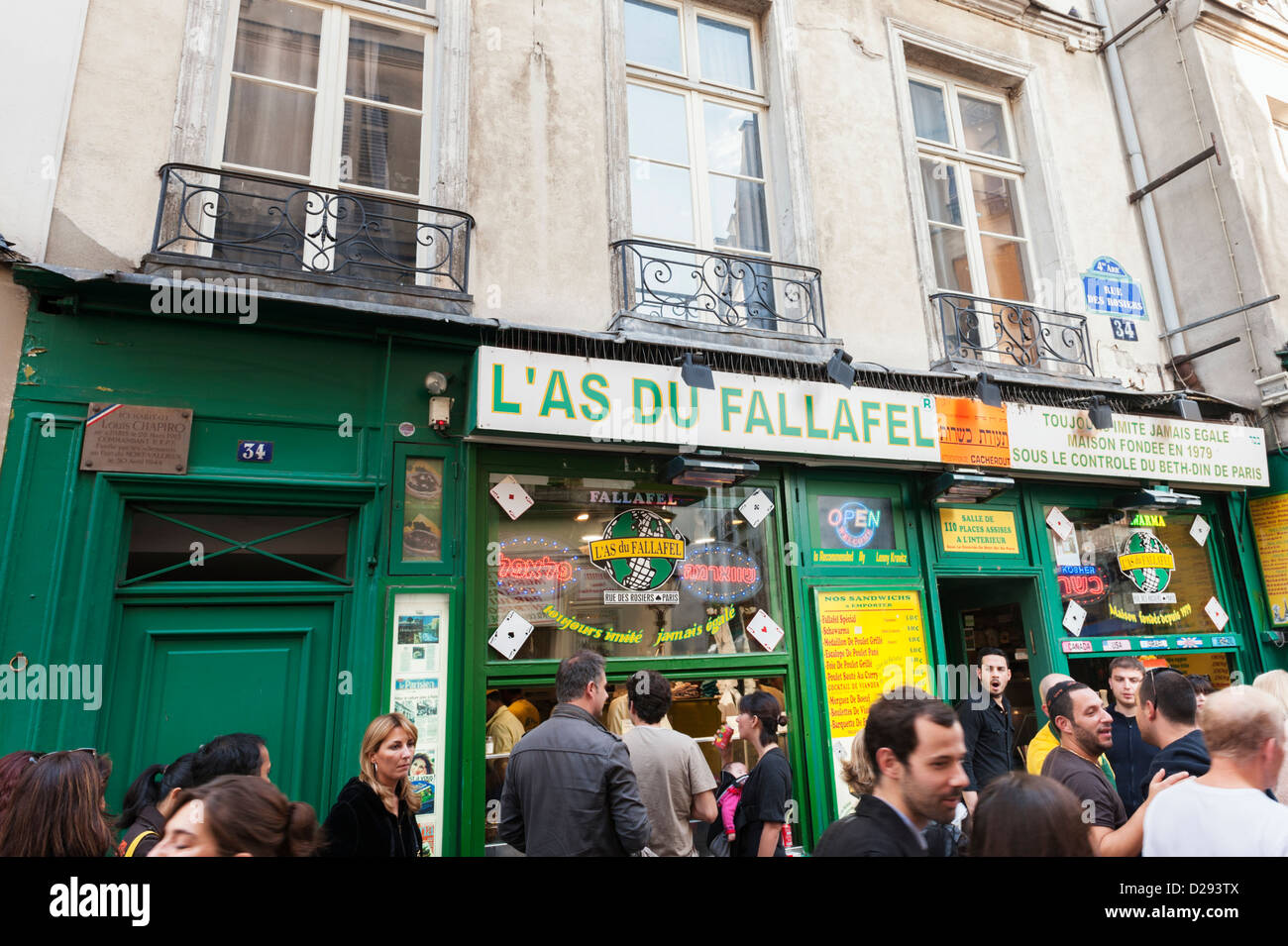 L'As du Fallafel - Welt berühmten koscher Falafel Imbiss und Restaurant auf  die Rue des Rosiers in Le Marais, Paris, Frankreich Stockfotografie - Alamy