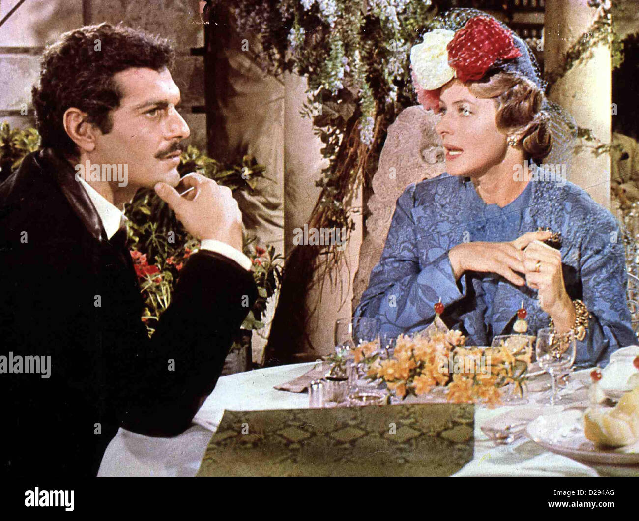 Der Branchentelefonbuch Rolls Royce gelbe Rolls-Royce, Omar Sharif, Ingrid Bergman Gerda Millett (Ingrid Bergman) Hilft Dem Jugoslawen Stockfoto