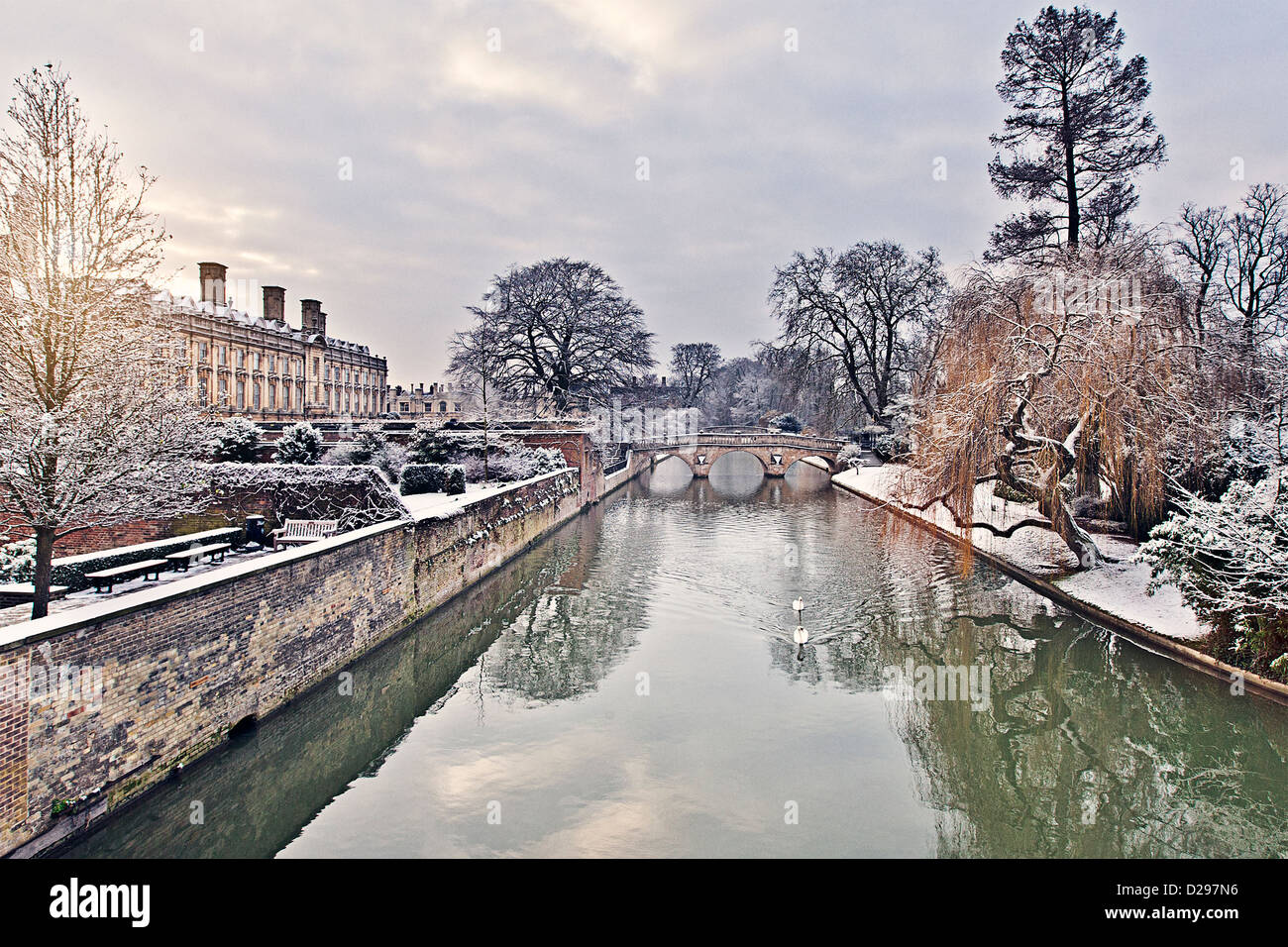 Blick über eine Snowy River Cam, Cambridge, UK Stockfoto