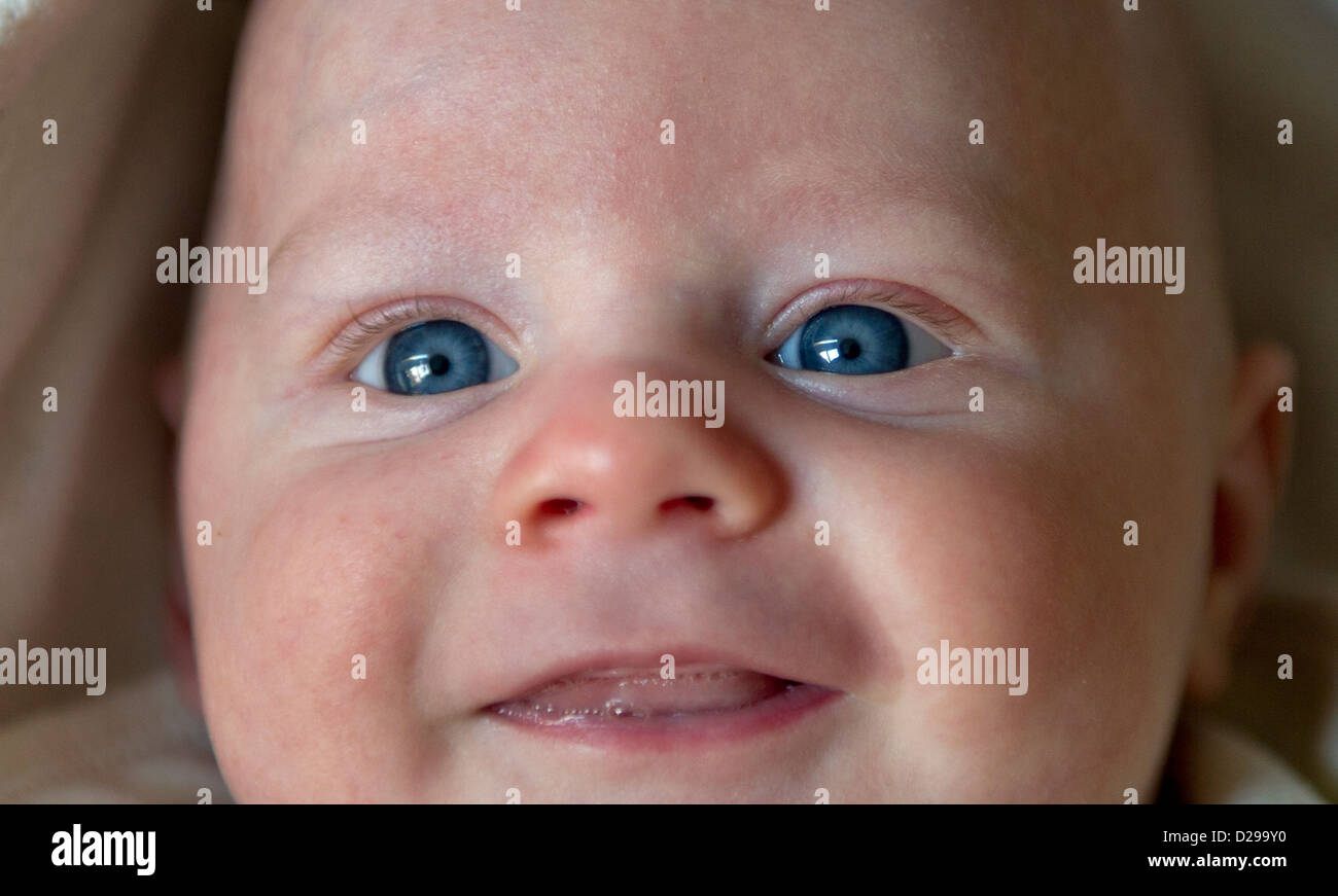 3 monate altes kind Fotos und Bildmaterial in hoher Auflösung Alamy