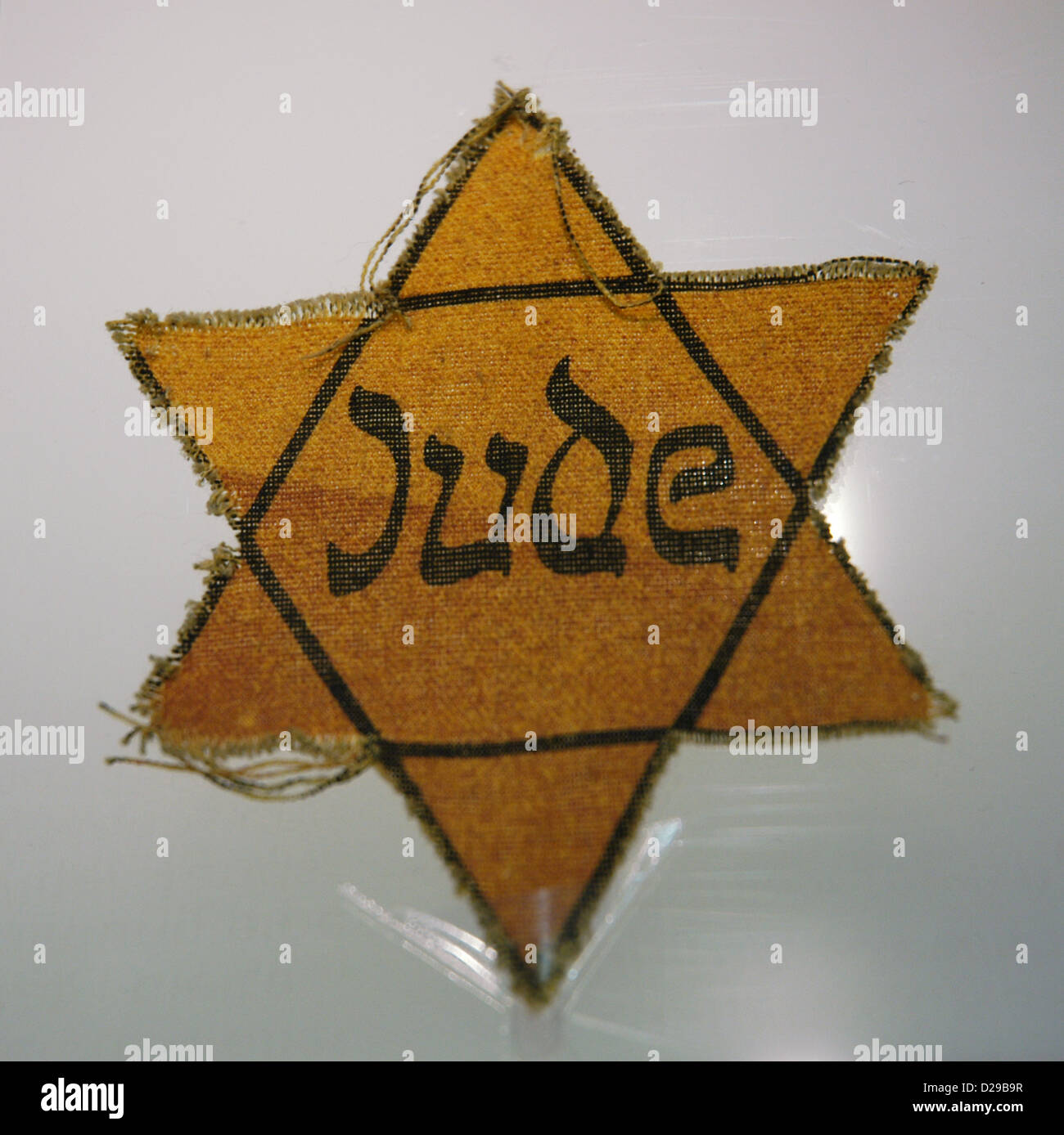 Stern von jüdischen Häftlingen getragen. Konzentrationslager Sachsenhausen Museum. Oranienburg. Deutschland. Stockfoto