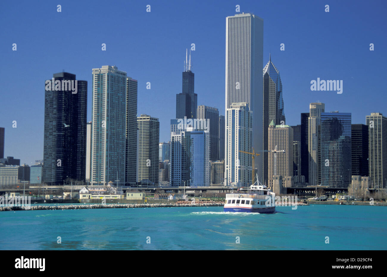 Illinois. Chicago. Skyline mit Harbor Point, Sears Tower, Aon Center, 2 Prudential Plaza und im Hintergrund. Stockfoto