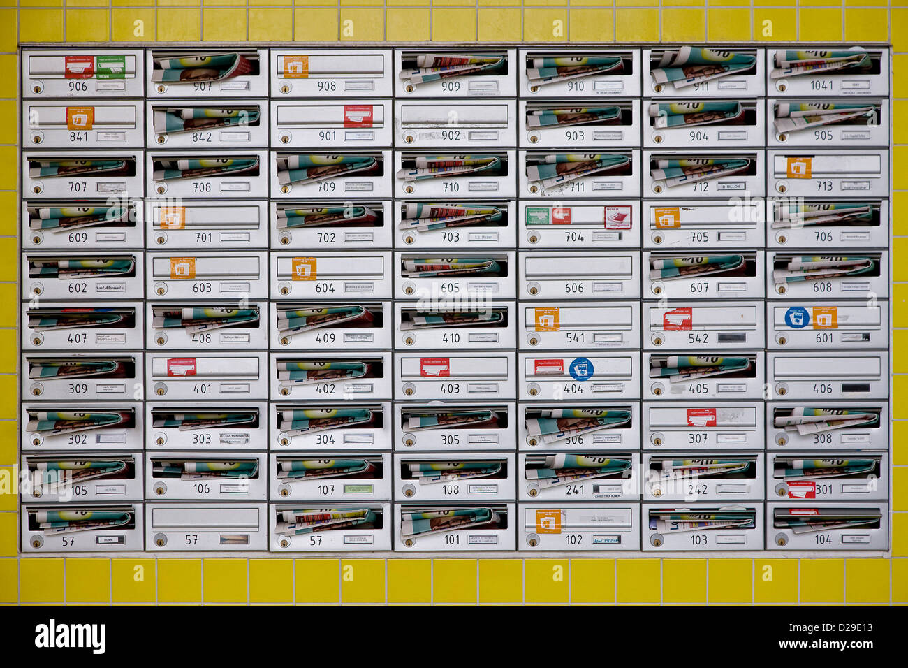 Array von Briefkästen Stockfoto