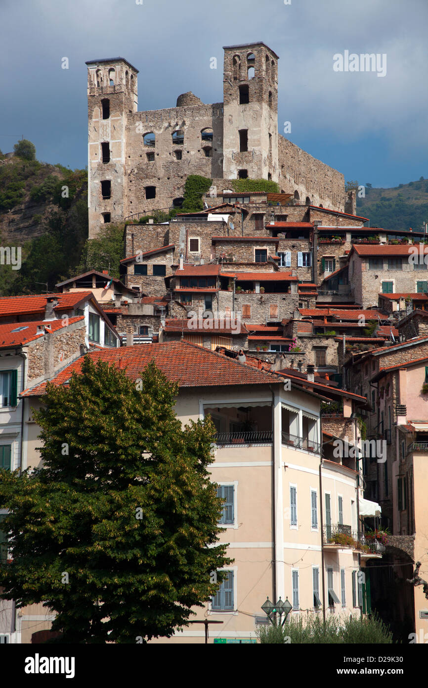Dolceacqua, Italien historische Stadt Dolceacqua, Italienische Kleinstadt Mit Historischem Zentrum Und Burgruine Stockfoto