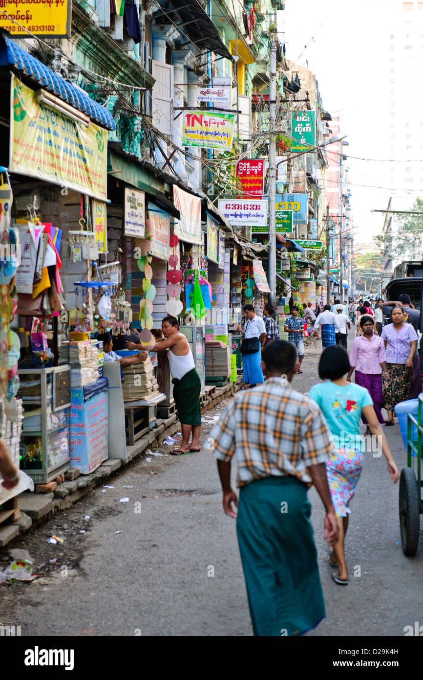 Stadtansichten, Märkte, Straßen, Papier, Print-Bezirk, Wohnungen, Gebäude, Architektur, Frauen Mönche, Yangon, Rangun, Myanmar, Burma Stockfoto