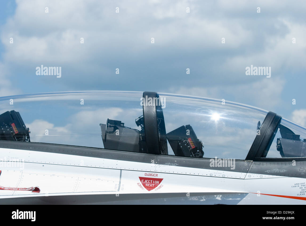 Cockpit eines Kampfjets Stockfoto