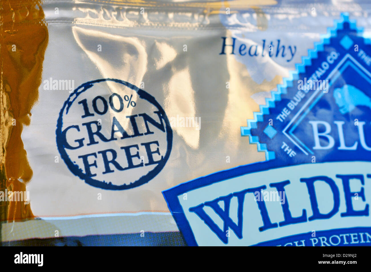 Trockenen Katzenfutter Essen Paket zeigt proteinreichen, frei von Getreide, kein Mais, Weizen oder Soja-label Stockfoto