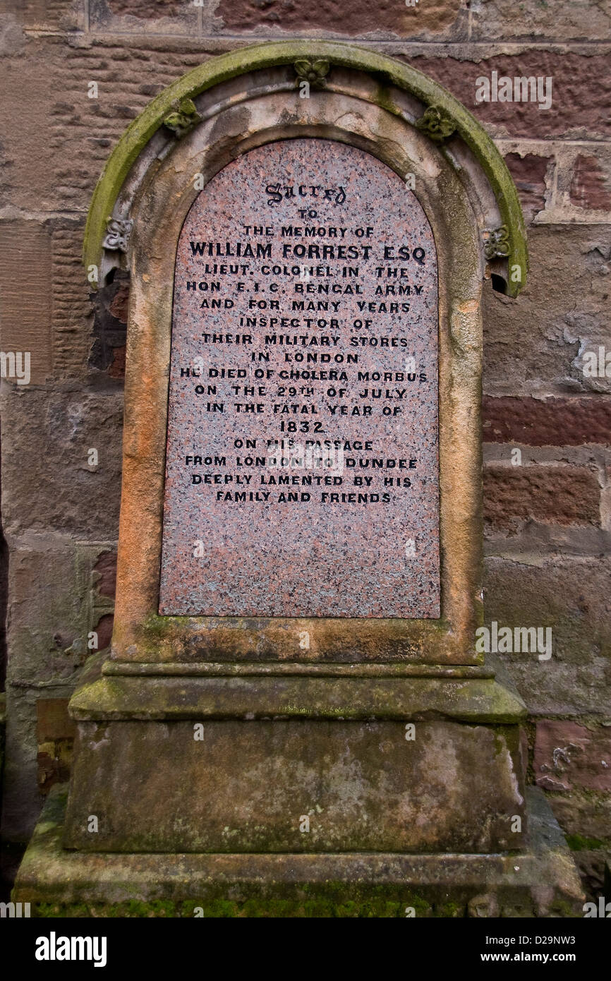 Grabstein von Oberstleutnant William Forrest in der Hon. E.I.C Bengal Armee befindet sich in der "Howff Friedhof in Dundee, Großbritannien Stockfoto