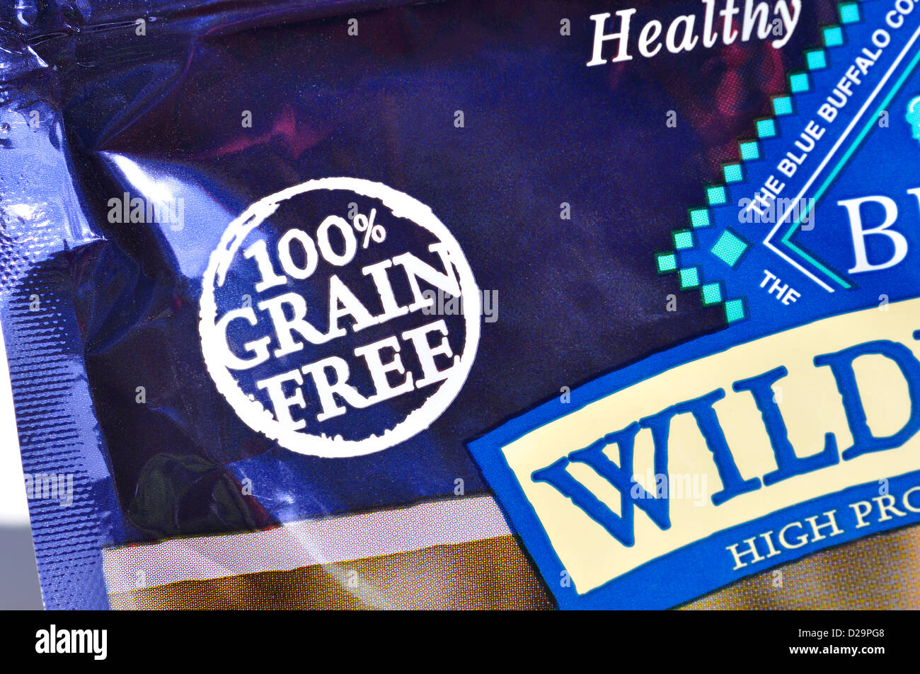 Trockenen Katzenfutter Essen Paket zeigt proteinreichen, frei von Getreide, kein Mais, Weizen oder Soja-label Stockfoto