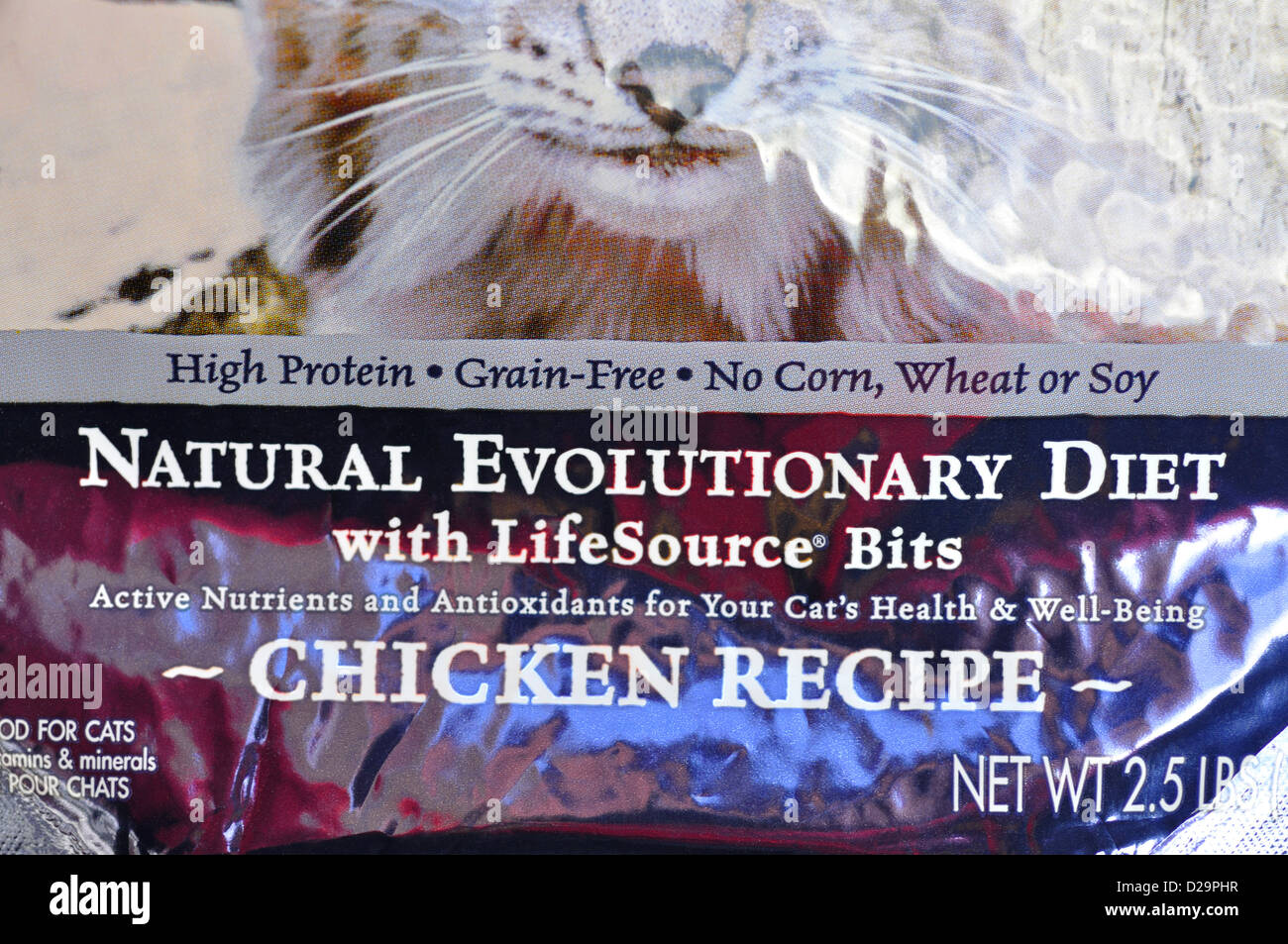 Trockenen Katzenfutter Essen Paket zeigt proteinreichen, frei von Getreide, kein Mais, Weizen oder Soja-label Stockfoto