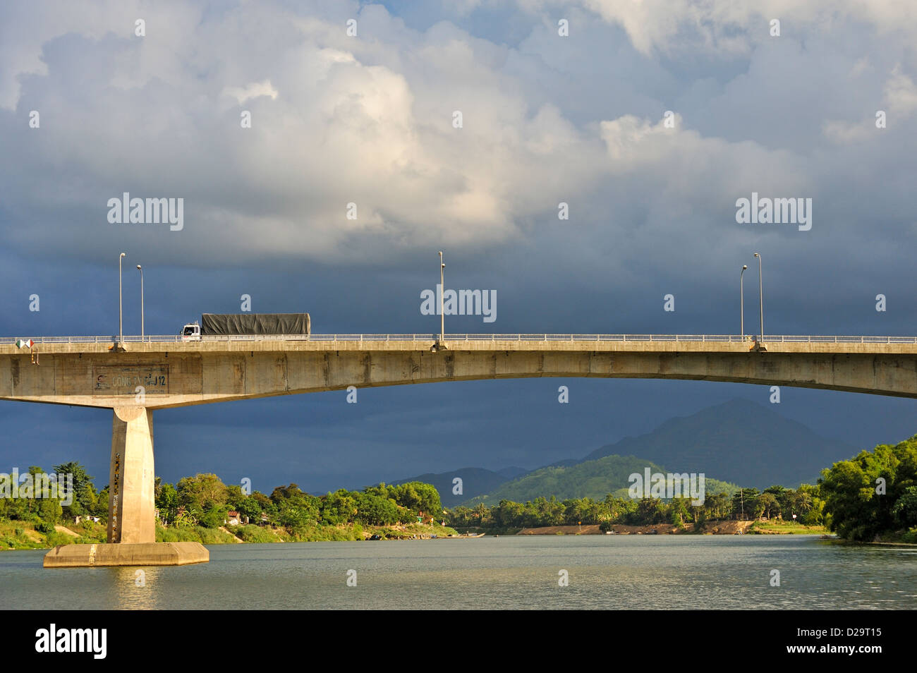 Brücke über Parfüm-Fluss, Hue, Vietnam Stockfoto