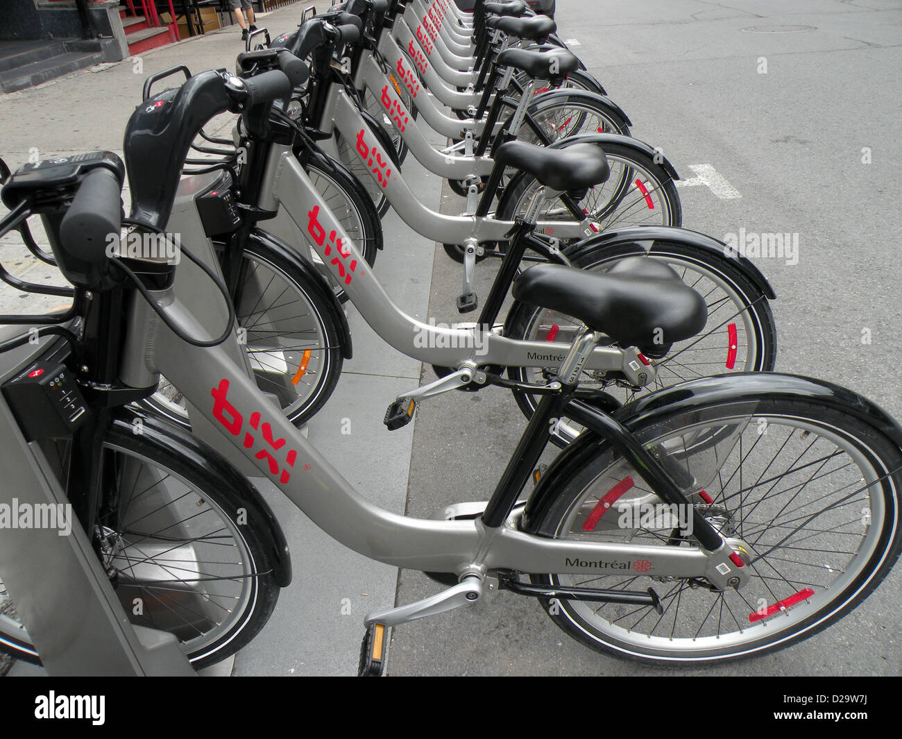 Mehreren Bixi Fahrräder zu vermieten in Downtown Montreal Kanada Stockfoto