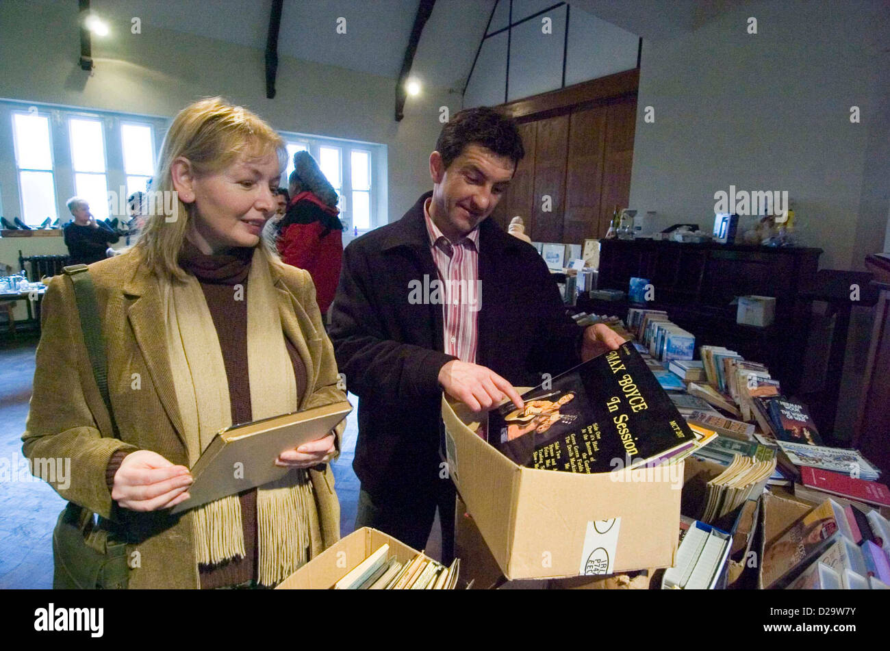 Die zurückgezogene Folk-Sängerin Mary Hopkin einen seltenen öffentlichen Auftritt einen Frühling Messe Veranstaltung in Ponterdawe, UK. Stockfoto