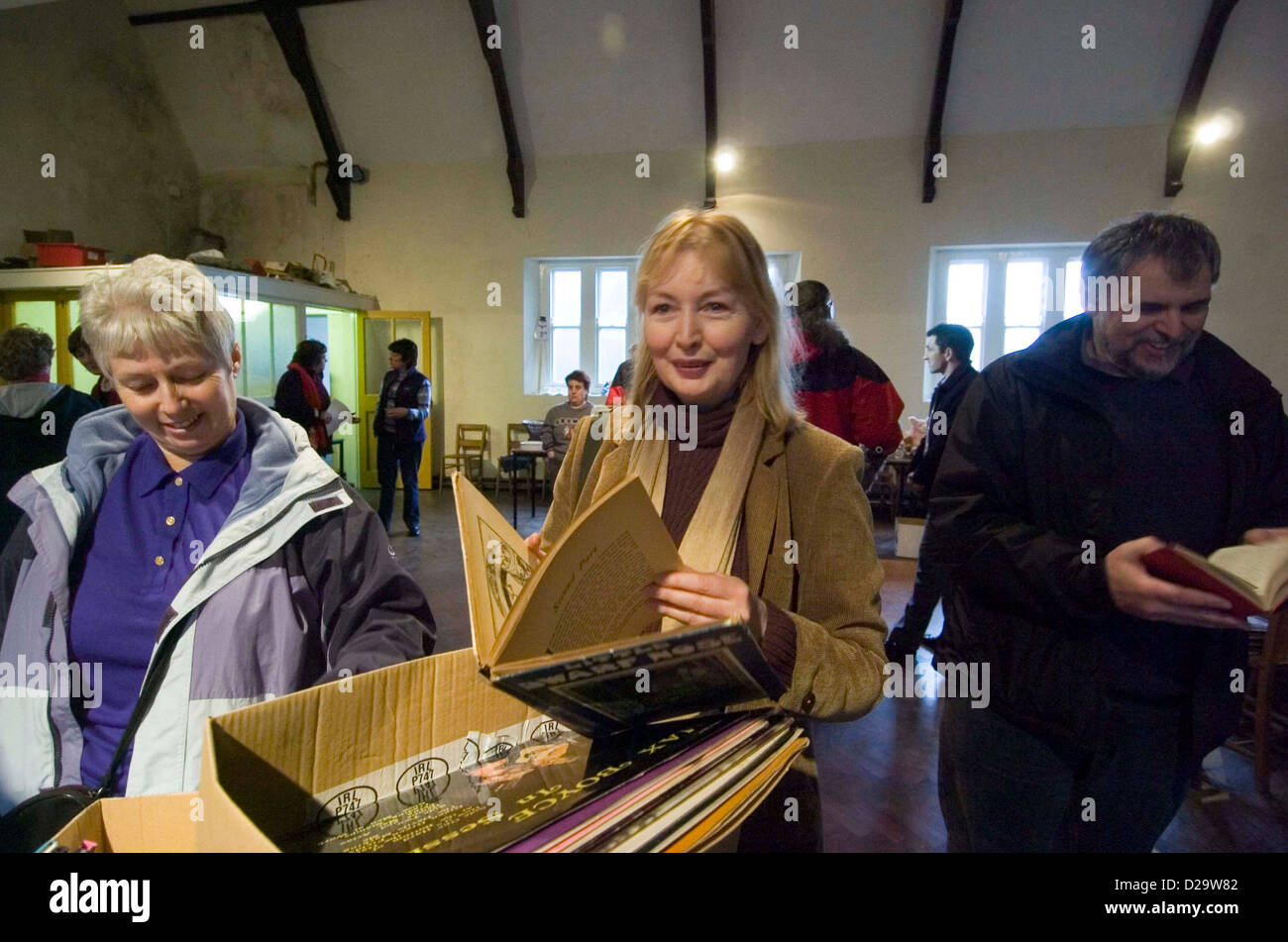 Die zurückgezogene Folk-Sängerin Mary Hopkin einen seltenen öffentlichen Auftritt einen Frühling Messe Veranstaltung in Ponterdawe, UK. Stockfoto