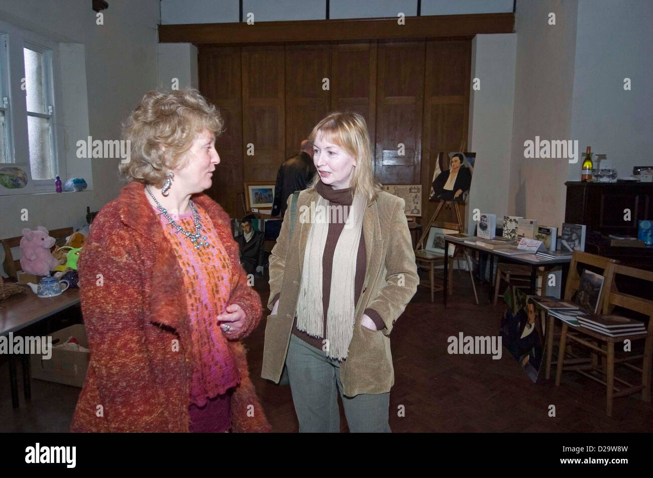 Die zurückgezogene Folk-Sängerin Mary Hopkin einen seltenen öffentlichen Auftritt einen Frühling Messe Veranstaltung in Ponterdawe, UK. Stockfoto