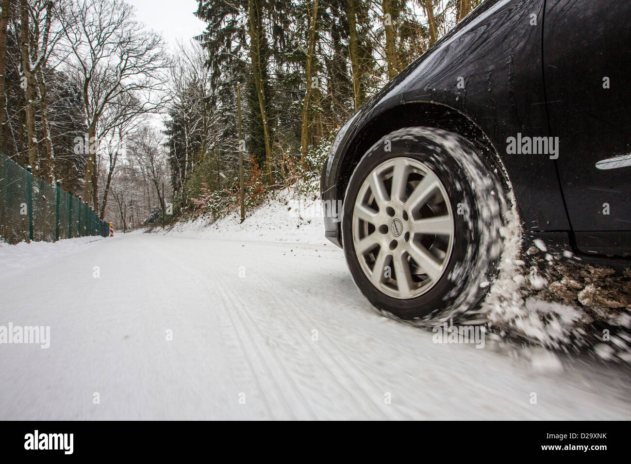 Reifen auf schnee -Fotos und -Bildmaterial in hoher Auflösung – Alamy