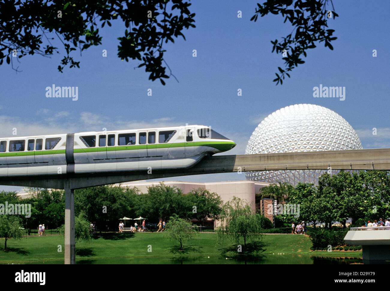 Florida, Orlando. Epcot Center. Ansicht einschließlich Kugel und Monorail Stockfoto