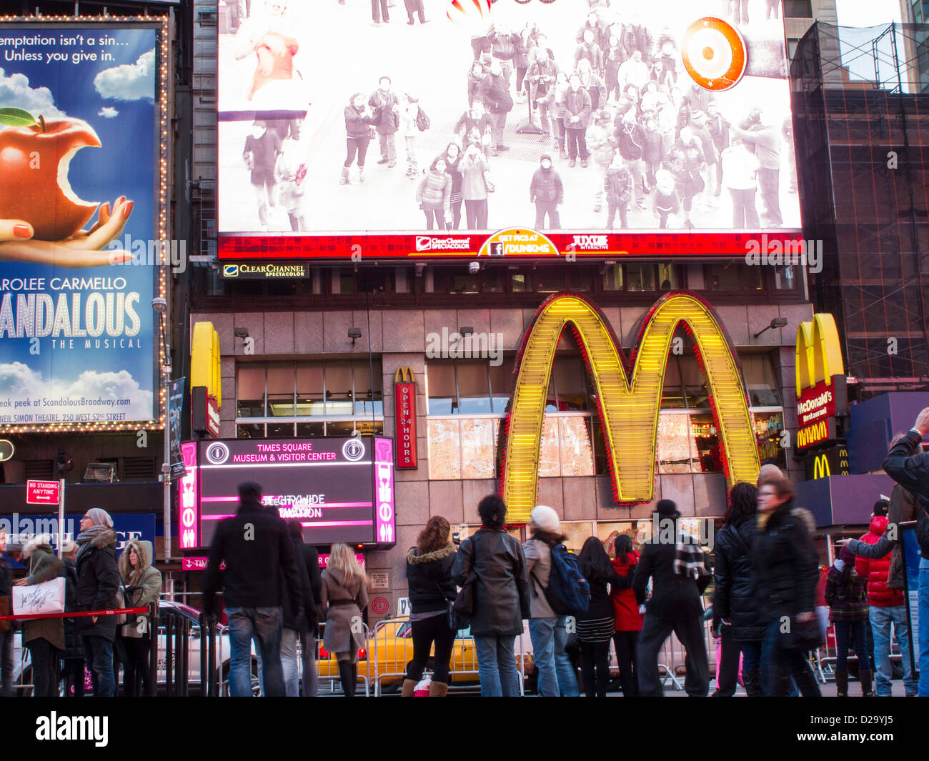Touristenmassen, TKTS Line, Pater Duffy Square, NYC 2012 Stockfoto
