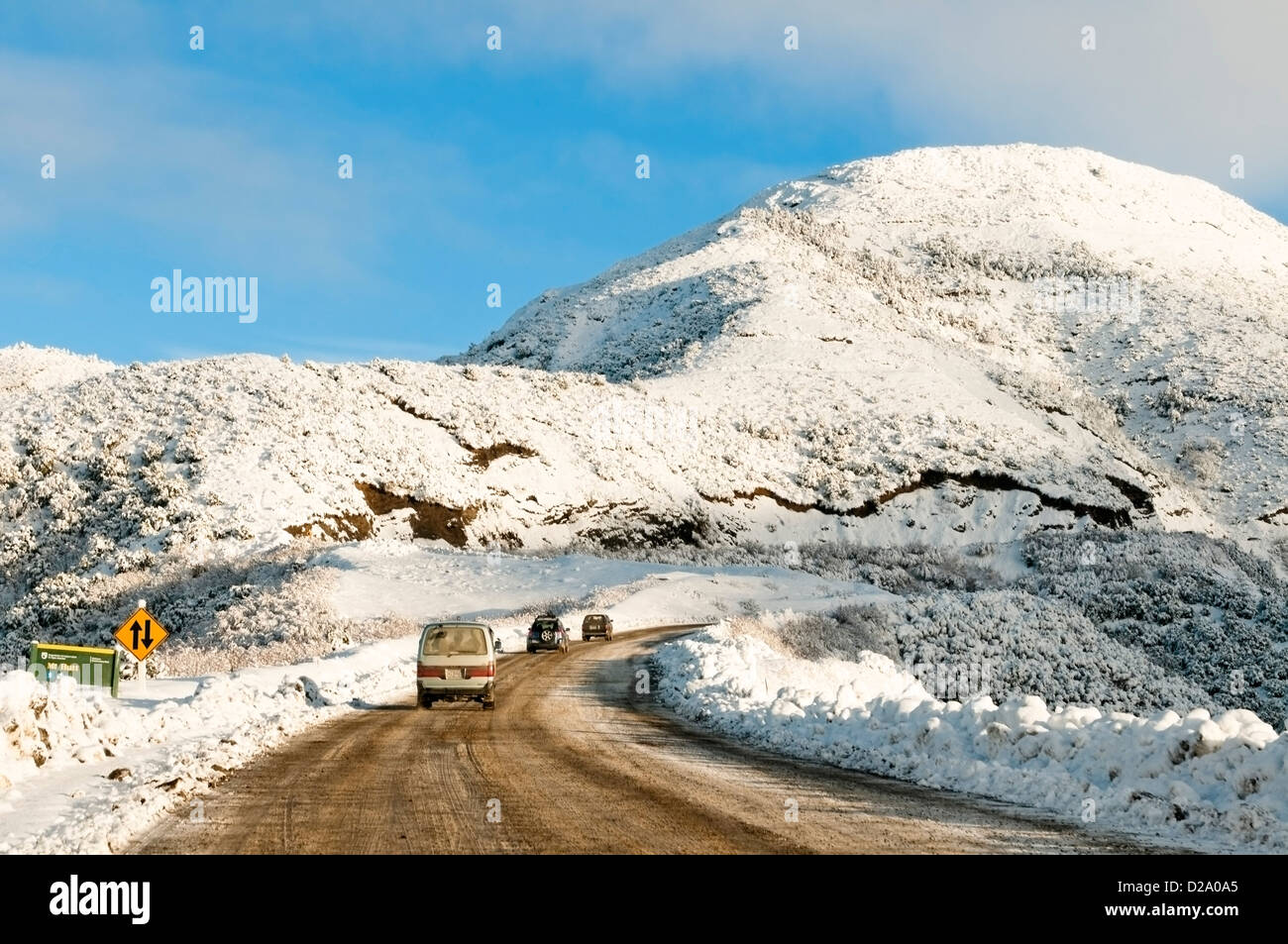 4WD Fahrzeuge fahren bis zum skije Feld an der Spitze des Mt Hutt, Canterbury, Südinsel, Neuseeland Stockfoto