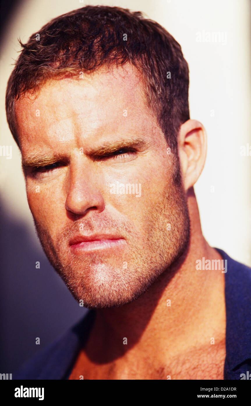 Porträt der jungen Mann zu Hause in Freizeitkleidung, Herr 328 Stockfoto