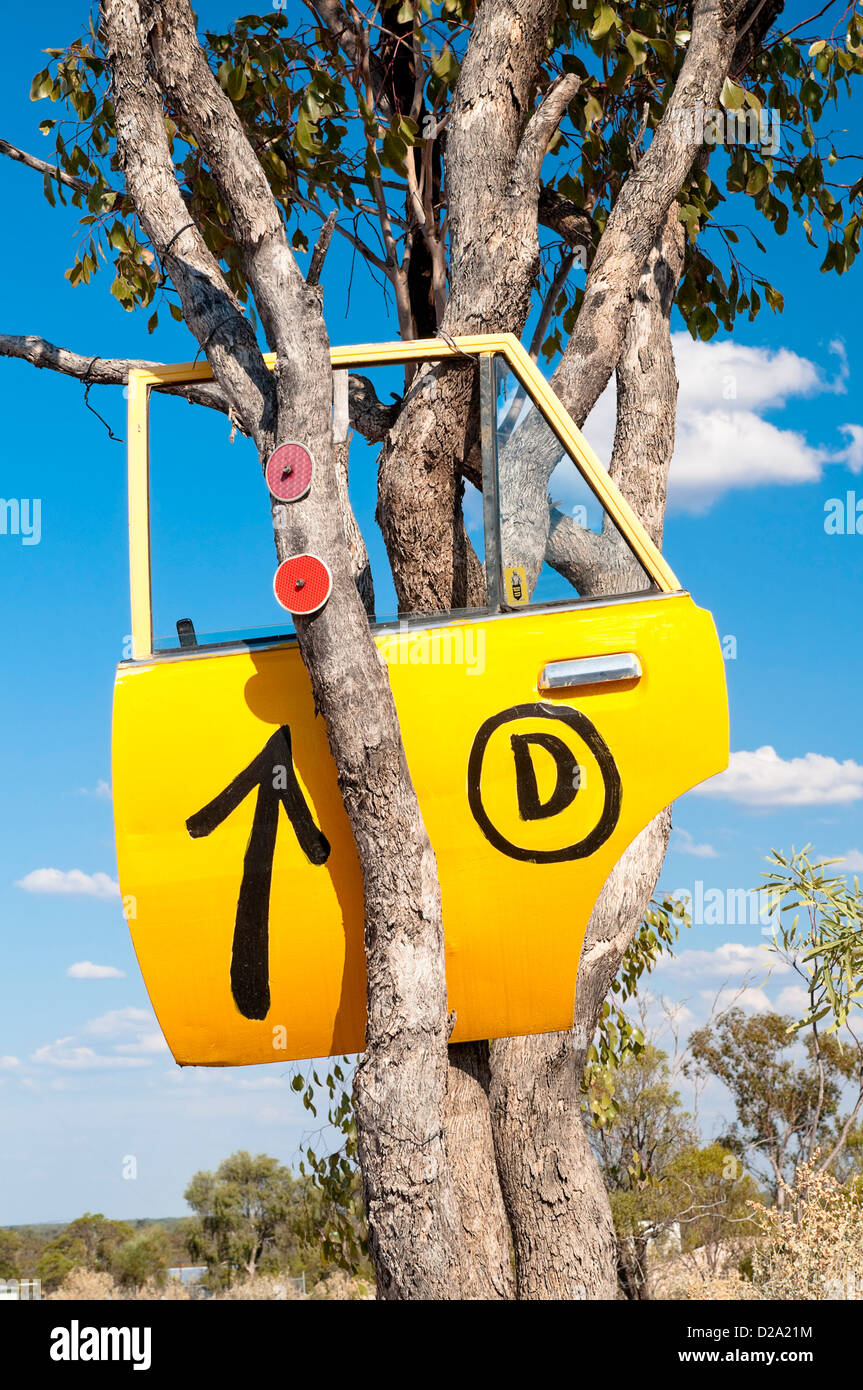 Gelbes Autotür für Tür Autotour in Lightning Ridge, New South Wales, Australien Stockfoto