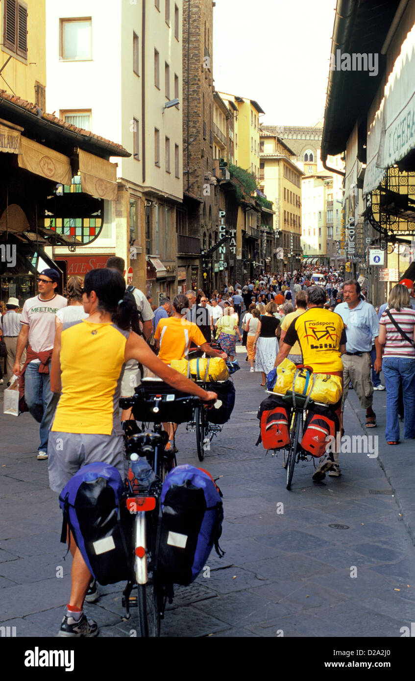 Italien. Florenz. Firenze. Ponte Vecchio. Fahrräder. Stockfoto