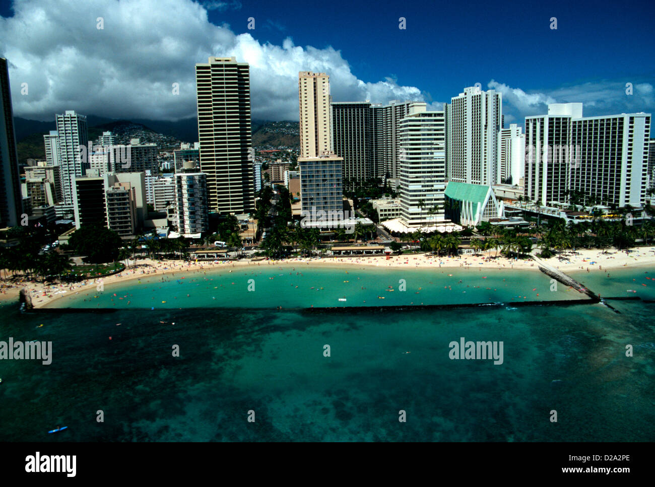 Hawaii, Oahu. Honolulu und Waikiki. Luftaufnahme des Kuhio Beach Park Stockfoto