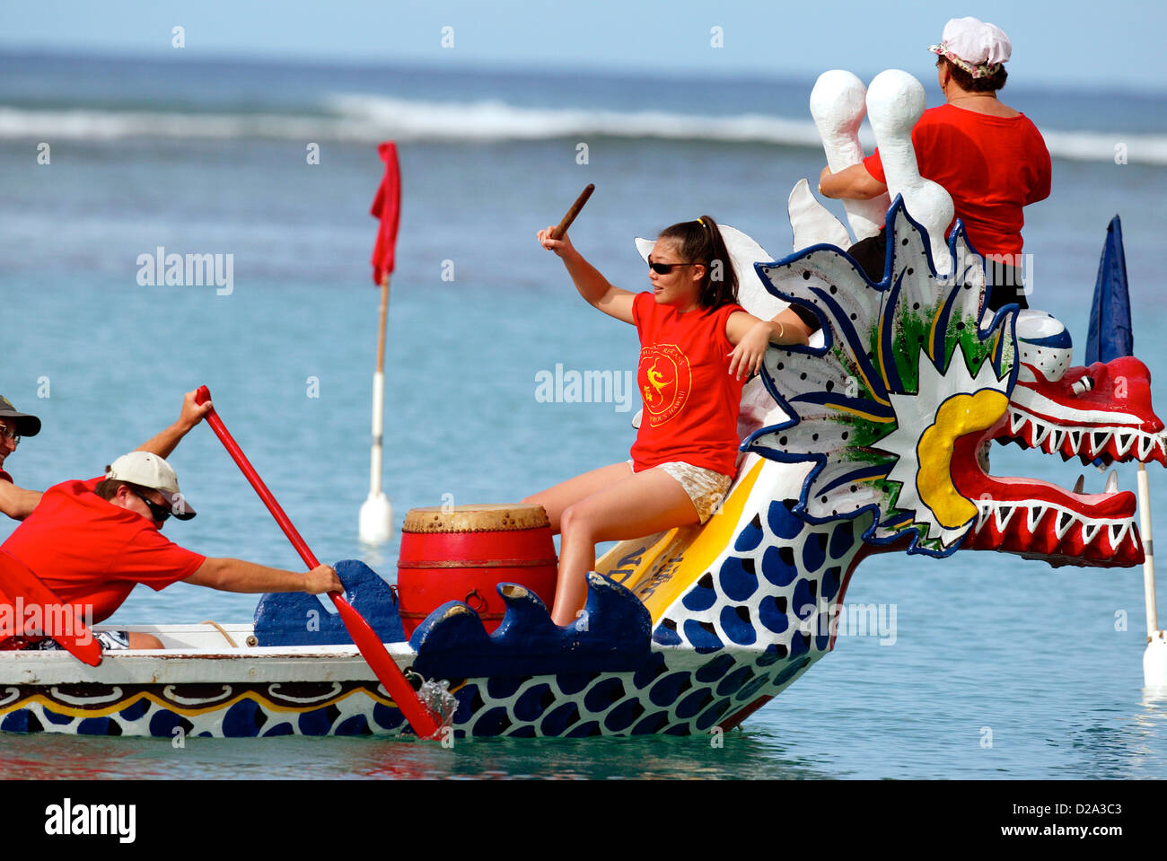 Honolulu Hawaii Dragon Boat Race.die Pace Maker für Team chinesischer Republikaner Dragon Boat Festivals (Tuen Ng) begann im vierten Stockfoto