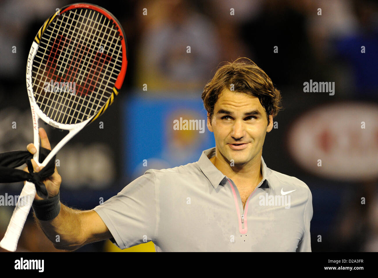 Melbourne, Australien. 17. Januar 2013. Roger Federer der Schweiz feiert seinen Sieg am vierten Tag der Australian Open aus Melbourne Park. Bildnachweis: Aktion Plus Sportbilder / Alamy Live News Stockfoto