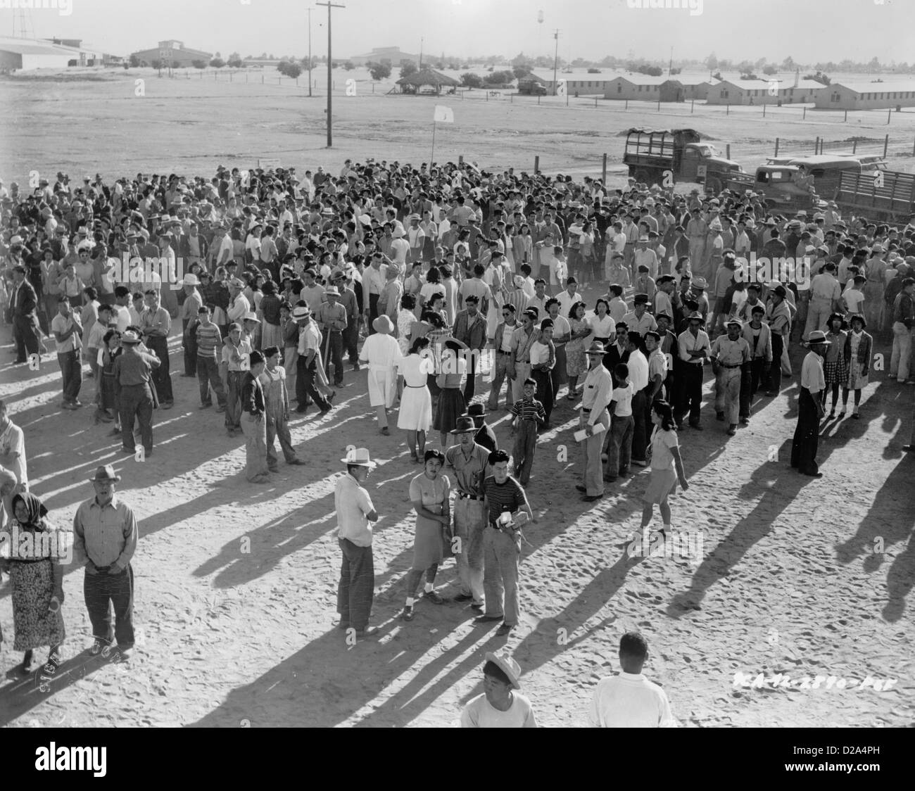 Pinedale California Assembly Center Gruppierung evakuierten in Richtung Rim Center vor Abreise nach Umzug Mitte 1942 Stockfoto