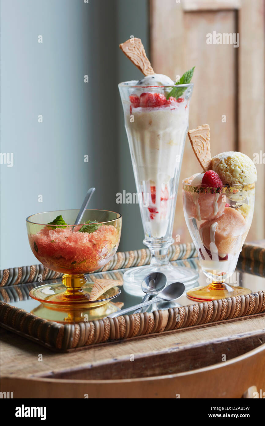 Platte mit Sorbet und Eis-desserts Stockfoto