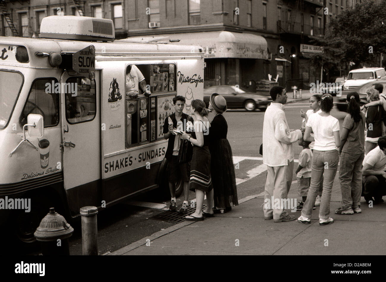New York City. Menschen kaufen Eis von LKW. Stockfoto