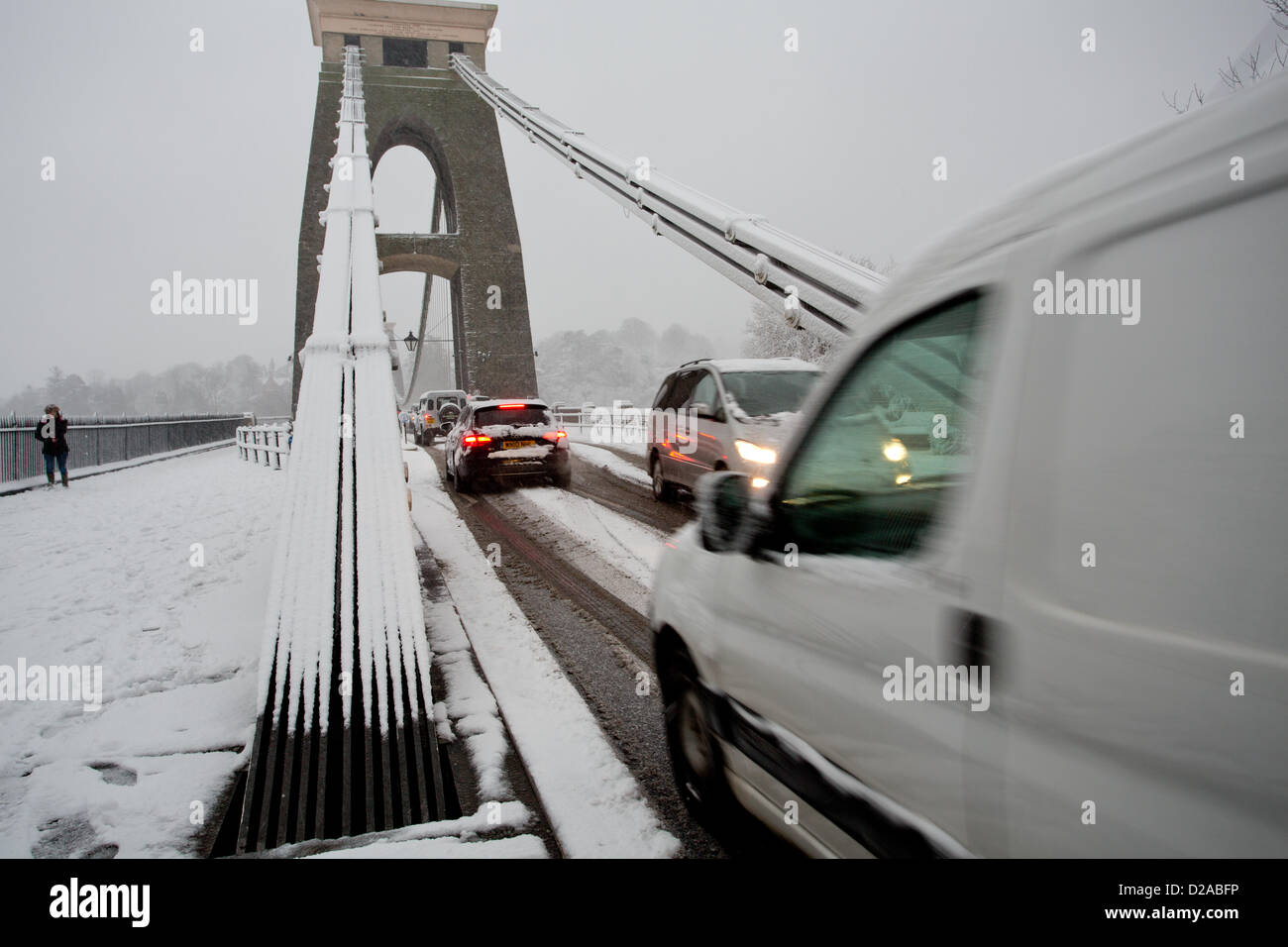 Clifton, Bristol, UK - 18. Januar 2013: Kampf der Menschen zur Arbeit zu kommen angesichts schweren Mengen an Schneefall. Das am stärksten betroffene Gebiet ist South Wales, aber es gab auch Schneefall im Süden Englands Stockfoto