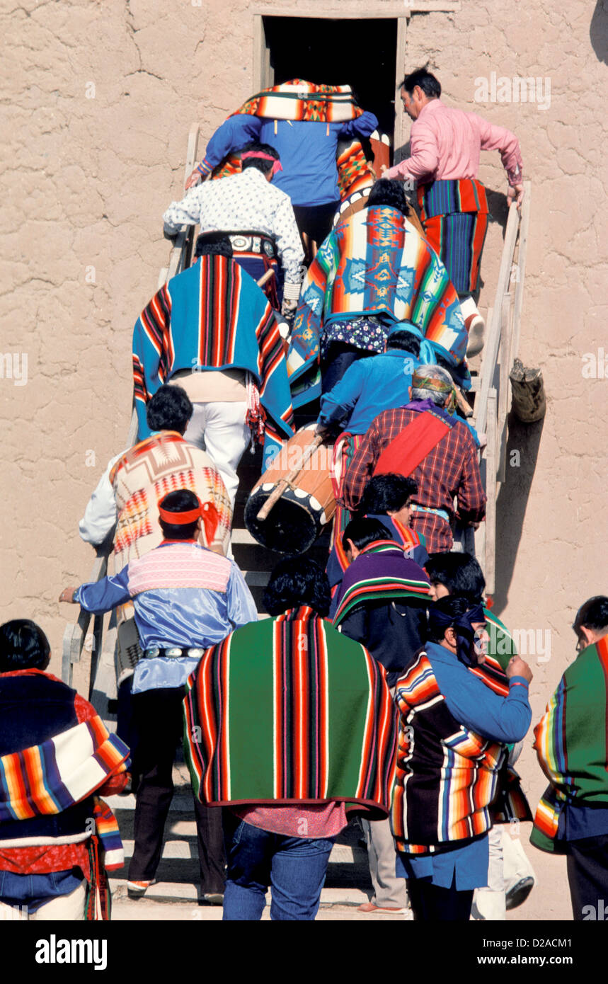 New Mexiko, San Ildefonso Pueblo. Comanche Tanz. Stockfoto