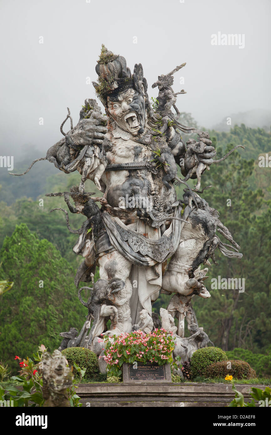 Indonesische hindu Dämon im Botanischen Garten in Bali, Indonesien. Stockfoto