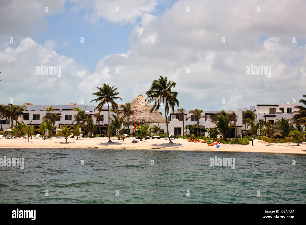 Eingang zum Las Terrazas Beach Resort, eines der vielen Resorts in Ambergris Caye, Belize Stockfoto