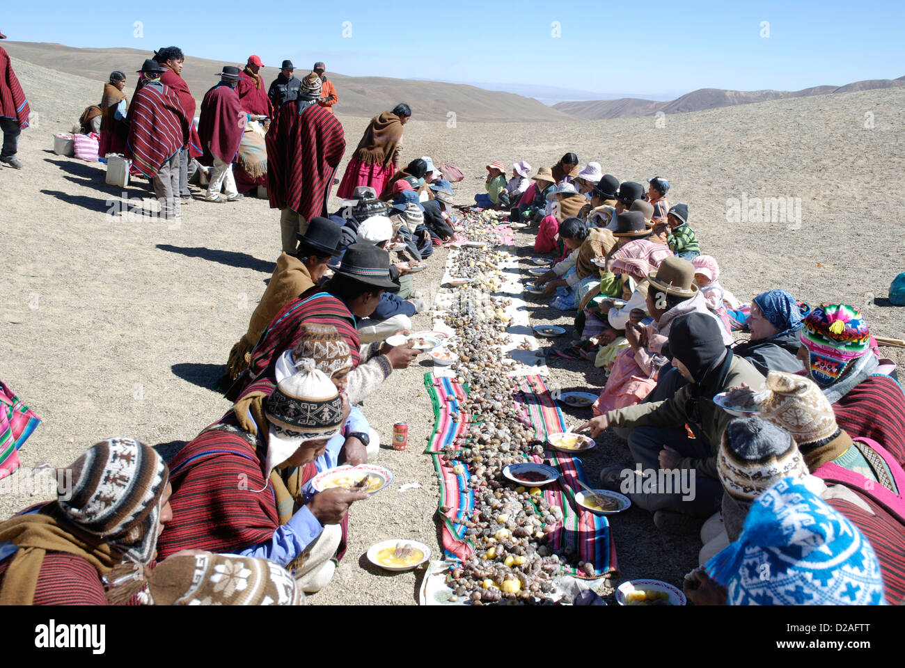 Aymara-Mittagessen in den Kordilleren Stockfoto