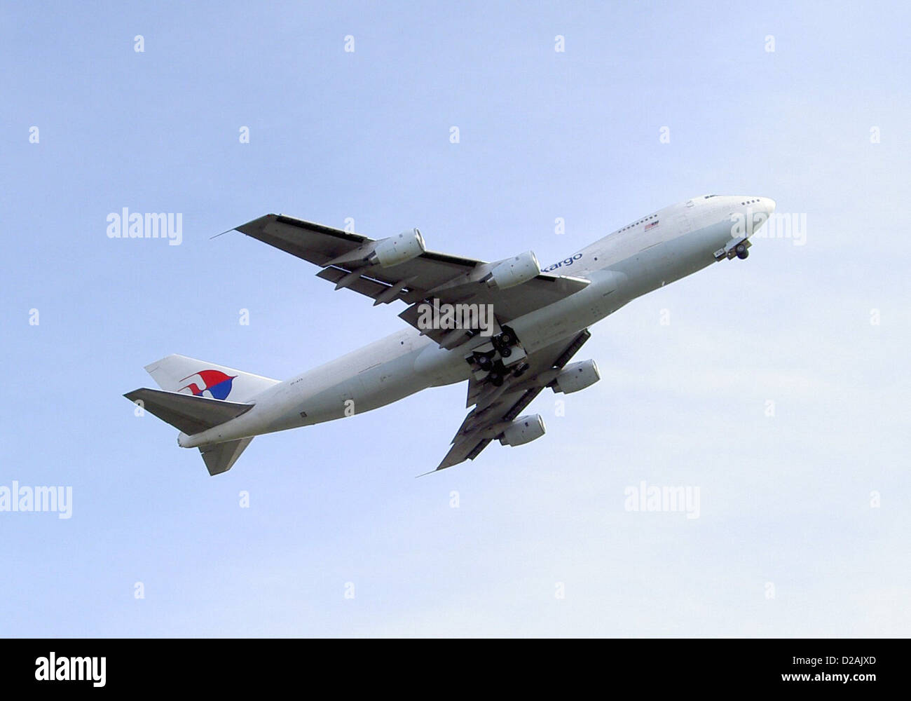 Die Boeing 747-2F6B TF-ARN ist eine Frachtvariante der Boeing 747, die im Langstreckenverkehr eingesetzt wird. Es handelt sich um einen großen, viermotorigen Jet, der für den Transport schwerer Lasten über große Entfernungen ausgelegt ist. Stockfoto