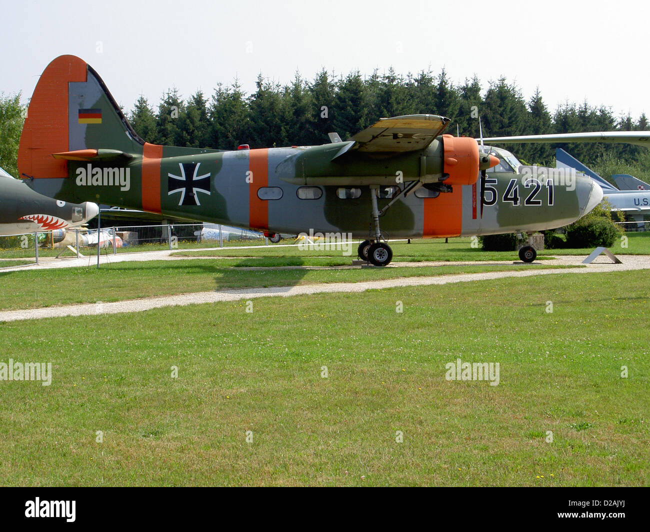Die Pembroke 5421 ist ein Oldtimer-Flugzeug mit Propeller und klassischem Flugzeugdesign. Es wird sowohl für Freizeitflüge als auch als Teil von Oldtimer-Flugzeugkollektionen verwendet und zeigt frühe Luftfahrttechnik und -Design. Stockfoto