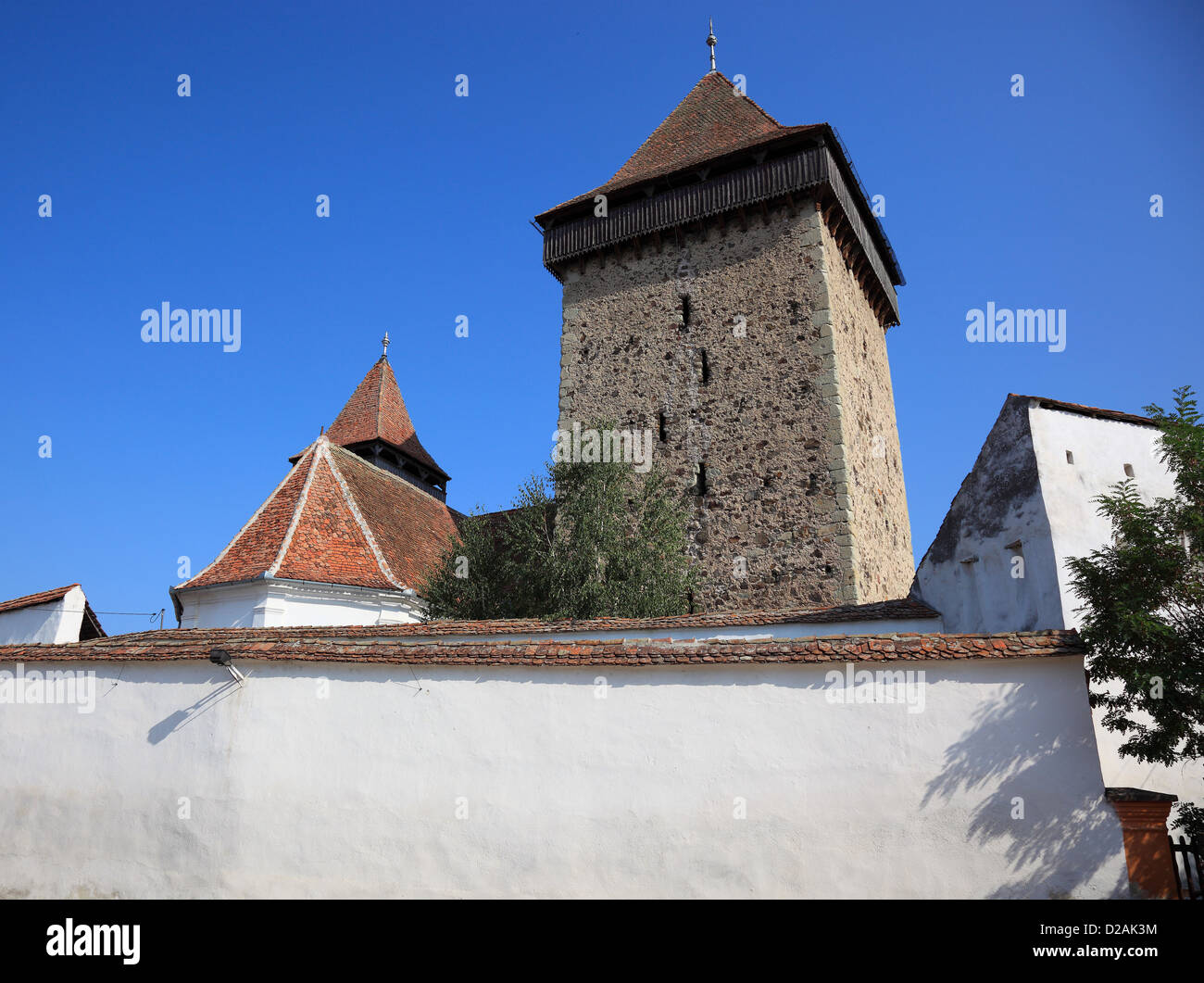 Homorod (Deutsch: Hamruden; Ungarisch: Homorod) ist eine Gemeinde in Braşov Grafschaft, Rumänien. Hier befestigt der sächsischen Kirche des Homoro Stockfoto
