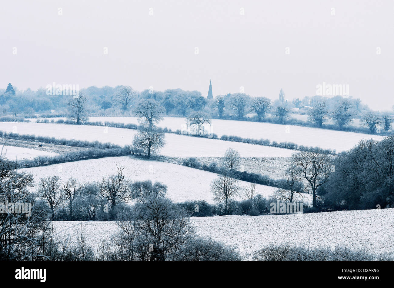 Eisige Feldern in der Nähe von Thorpe Malsor, Northamptonshire, UK für mehr Schnee heute, 18. Januar 2013 verspannt ist. Foto von John Robertson/Alamy live-Nachrichten. Stockfoto