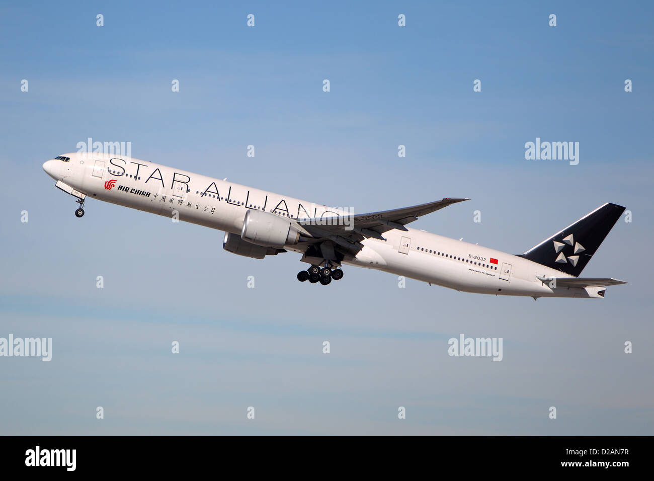 LOS ANGELES, Kalifornien, USA - 15. Januar 2013 - Star Alliance Air China Boeing 777 startet am Flughafen von Los Angeles Stockfoto