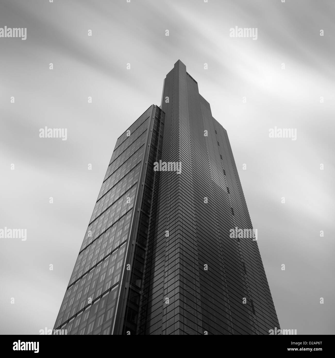 Niedrigen Winkel Ansicht des Wolkenkratzers Stockfoto