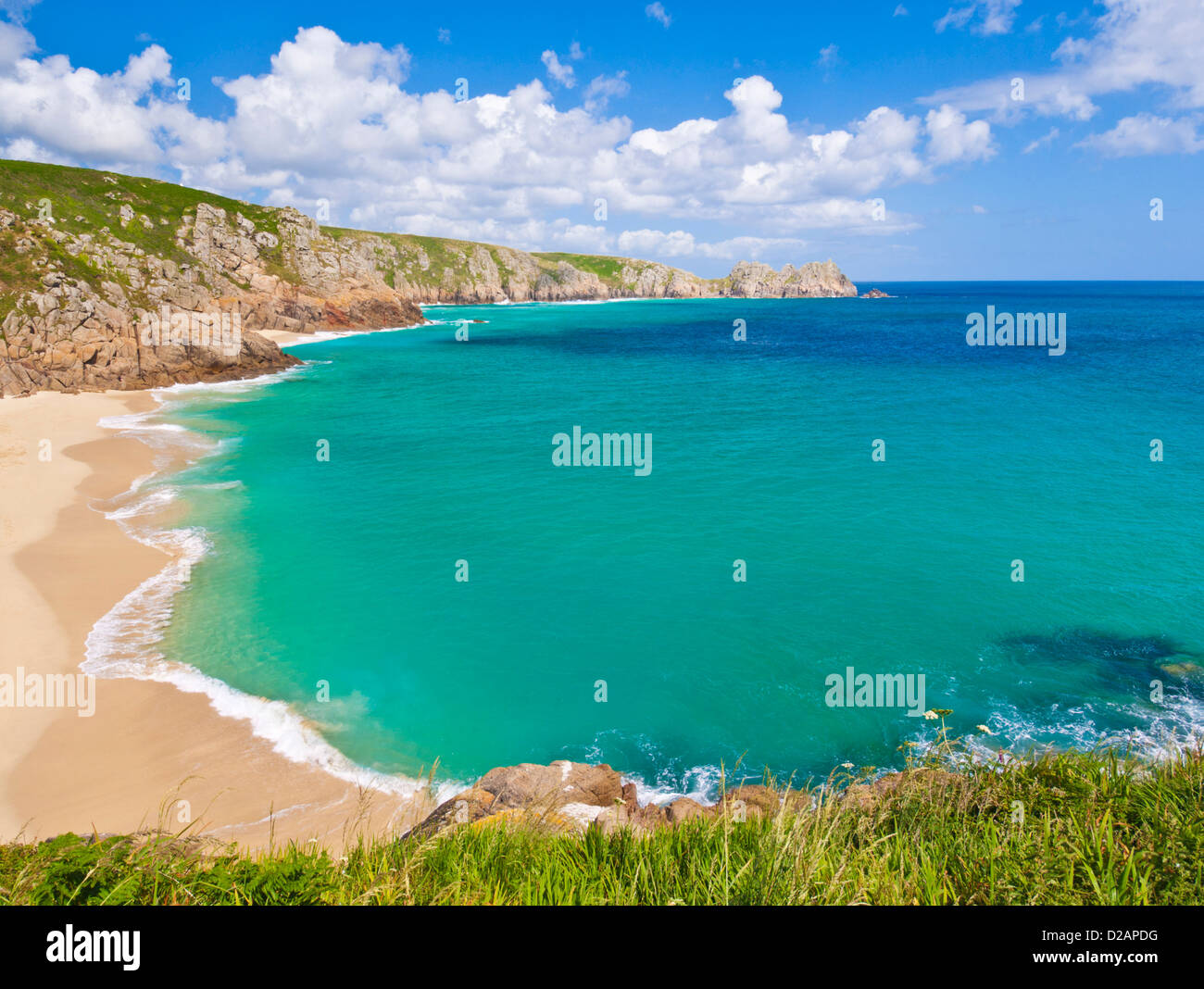 Leerer Porthcurno-Strand an einem Sommertag Cornwall England GB Großbritannien Europa Stockfoto
