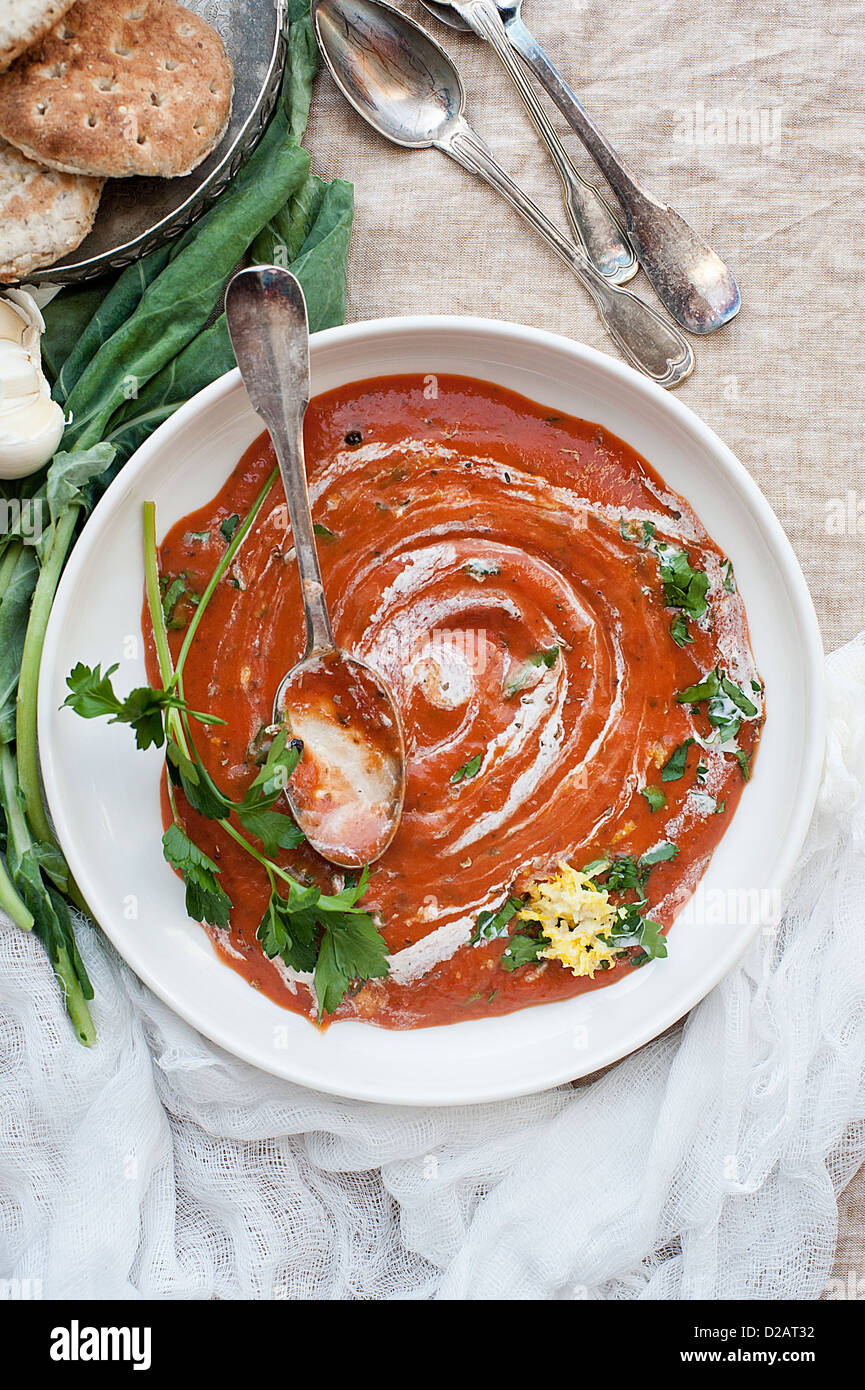 Teller Suppe mit Gemüse Stockfoto