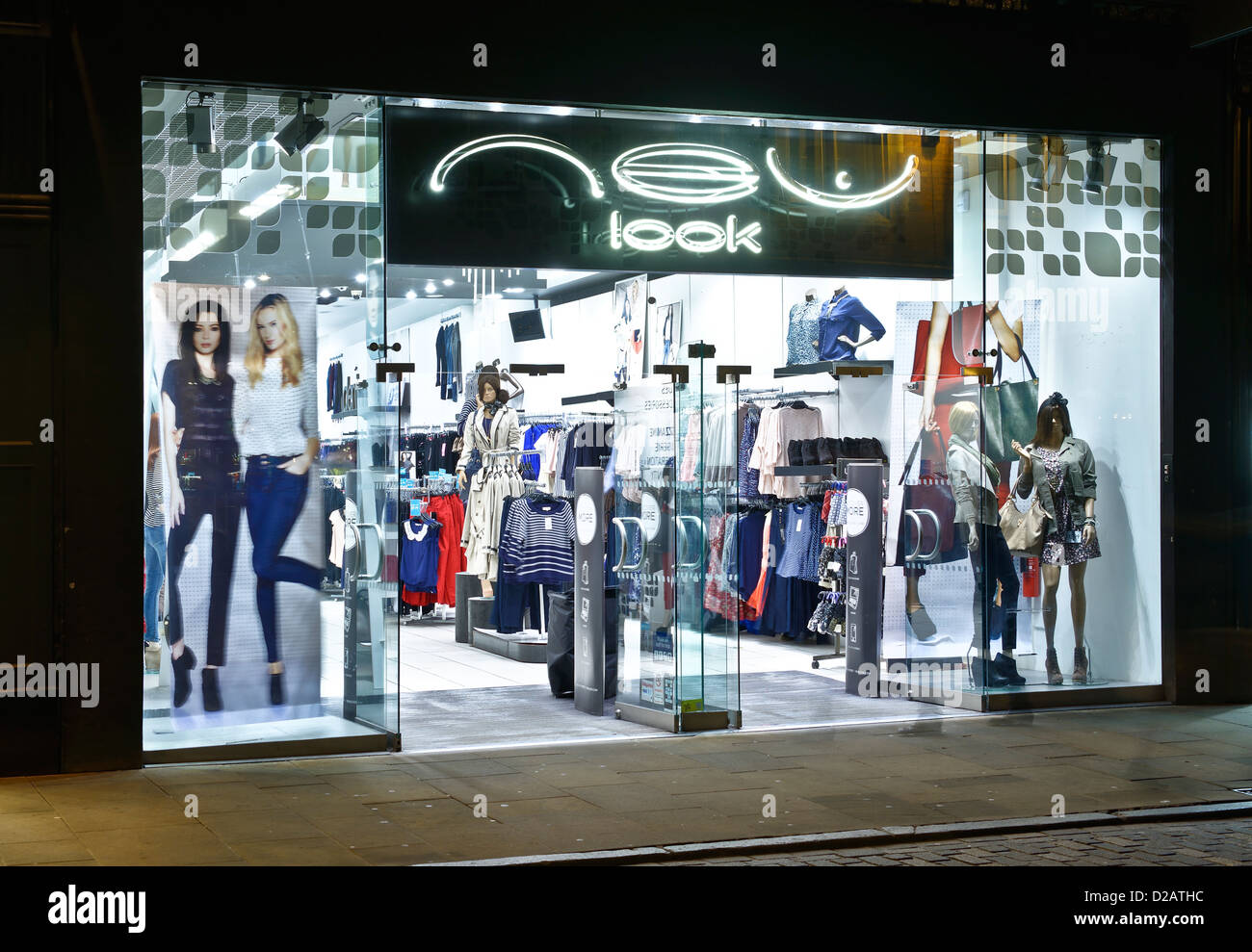 Neuen Look Mode Einzelhändler Ladenfront Stockfoto