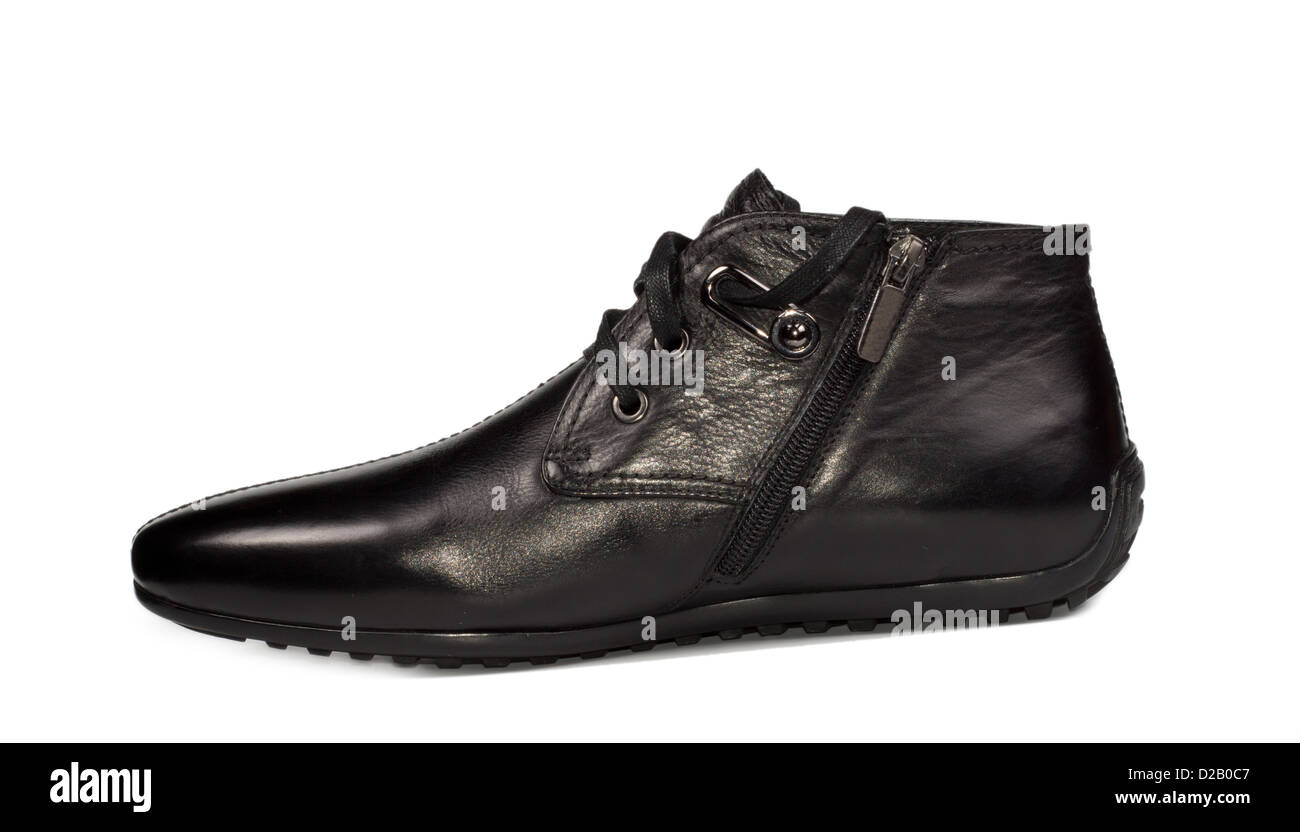 Seitenansicht einer Mens bequeme flache schwarze Leder schnüren Knöchel hohe  Schuhe für jeden Tag casual Wear auf weiß Stockfotografie - Alamy