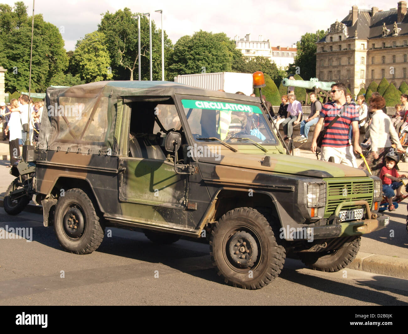 Peugeot P4 französische militärische parade Champs Elysees Stockfoto