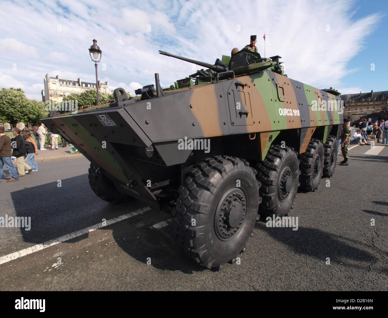 Gepanzerte Fahrzeuge bekämpfen Infanterie Militärparade Champs Elysees Stockfoto